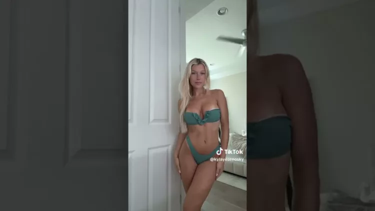 Tiktok Thot Blonde in Green Bikini – video