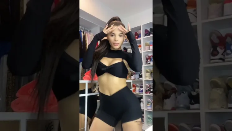 Tiktok Thot swinging Hips – video