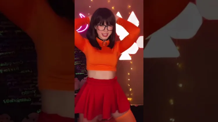 TikTok Thot Velma dancing Simple Diimple – video