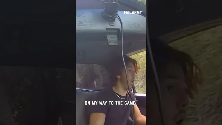 This Truck Fail Is PAINFUL 🤦‍♂️ – video