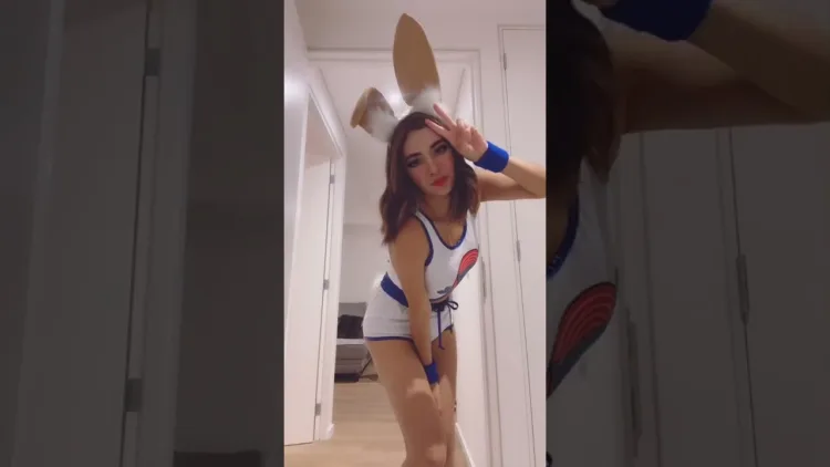 Tiktok Thot Cosplaying – video