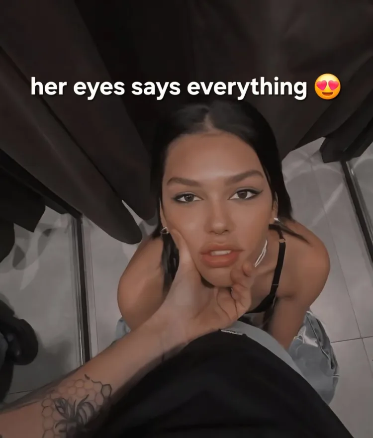 her eyes says everything 😍